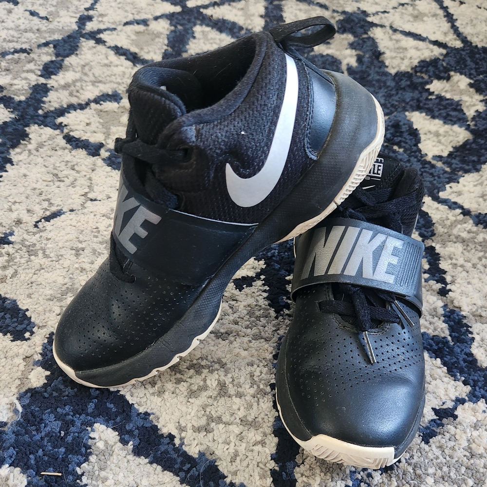 Nike Black Sneakers Size 5.5 with Velcro Strap and Supportive Design